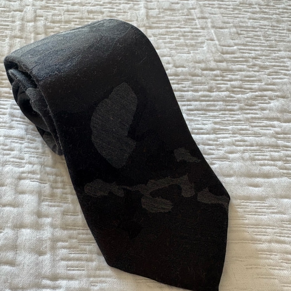 Calvin Klein Dark Patterned Men's Tie